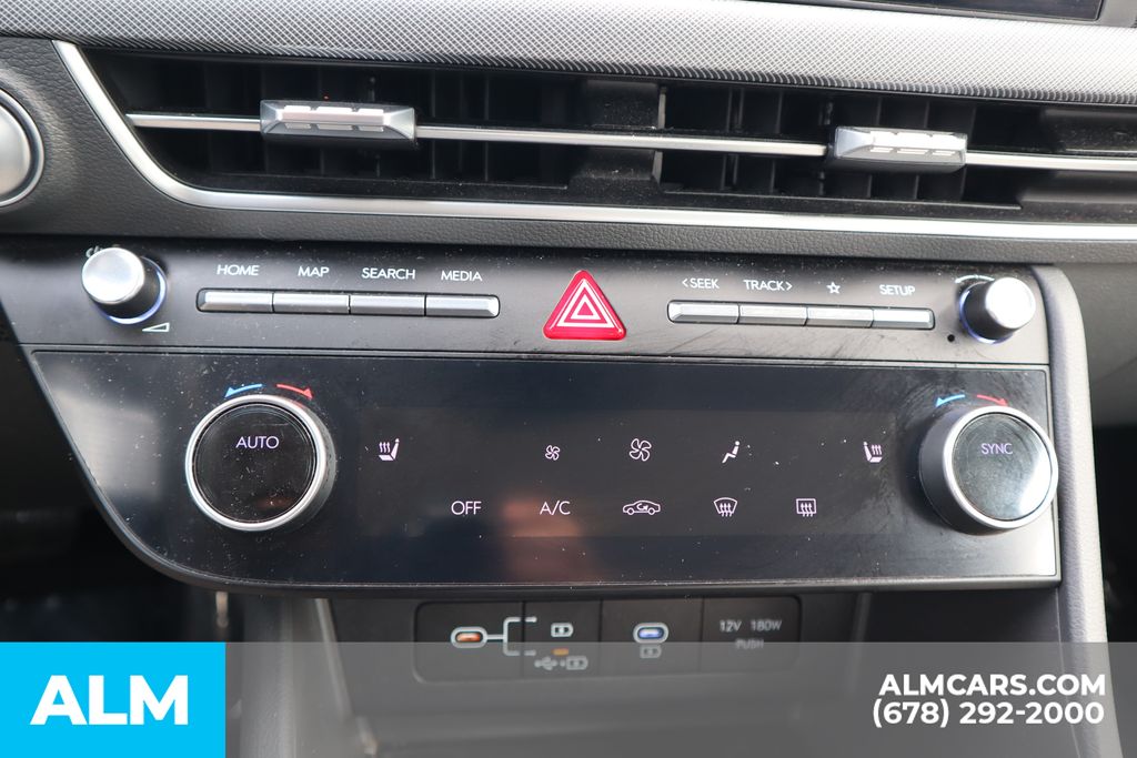 Used 2025 Silver Hyundai SEL image 29