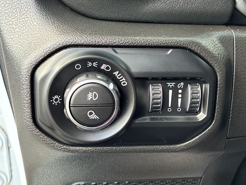 2022 Jeep Gladiator Overland White at Auto Express Mitsubishi