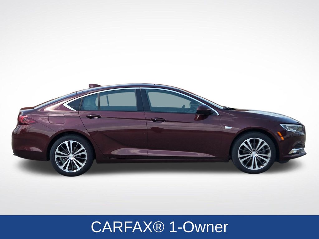 2018 Buick Regal Sportback Essence