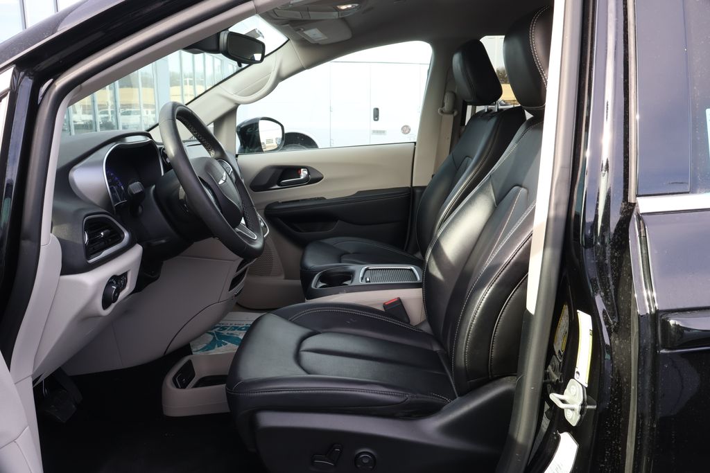 Thumbnail: 2024 Chrysler Pacifica - 13