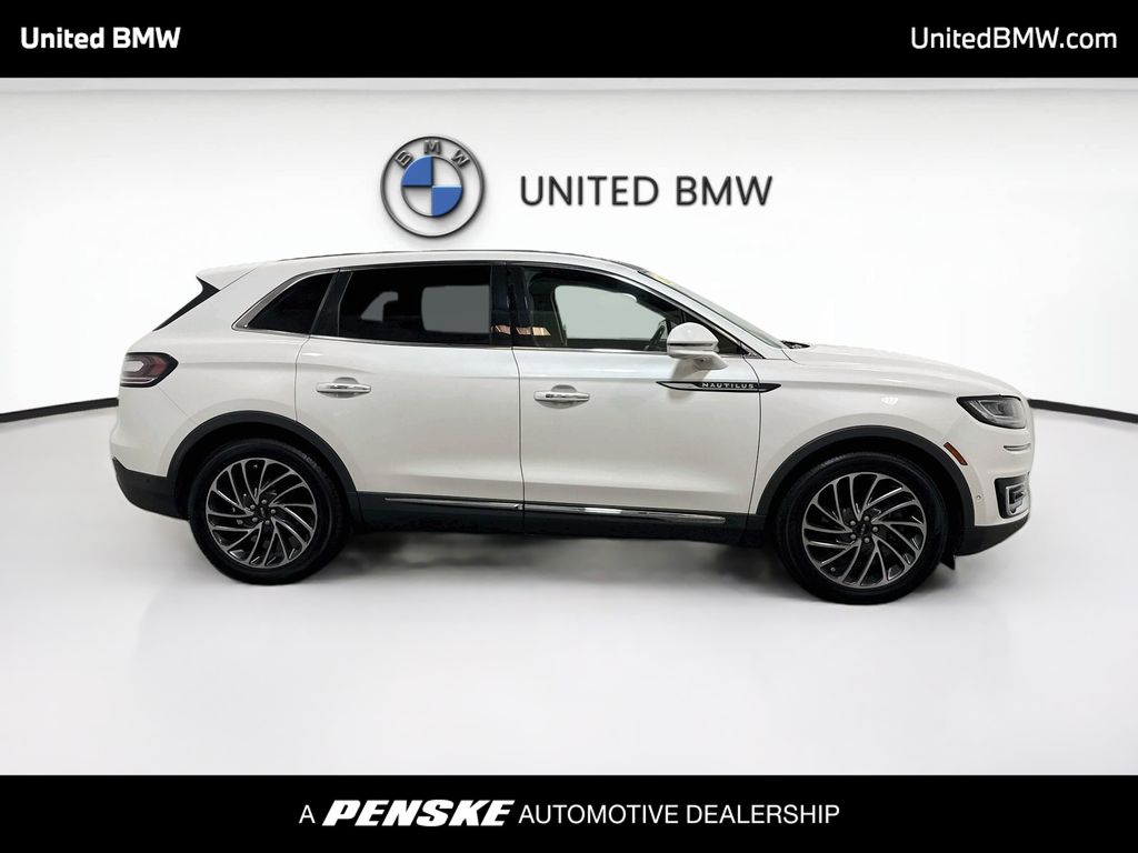 Thumbnail: 2019 Lincoln Nautilus - 4