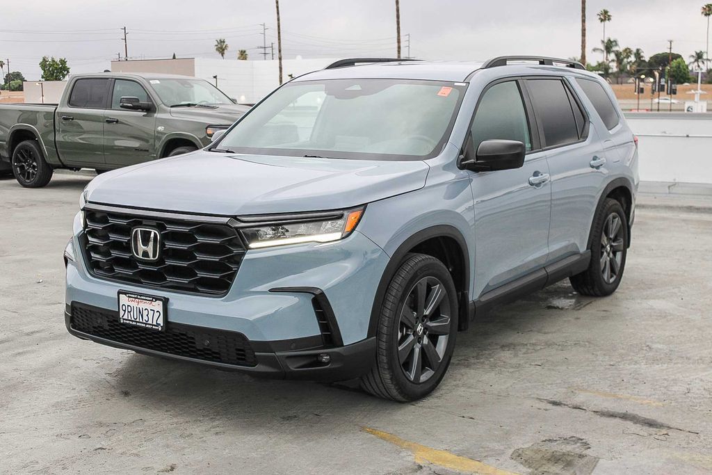 View vehicle photo 4