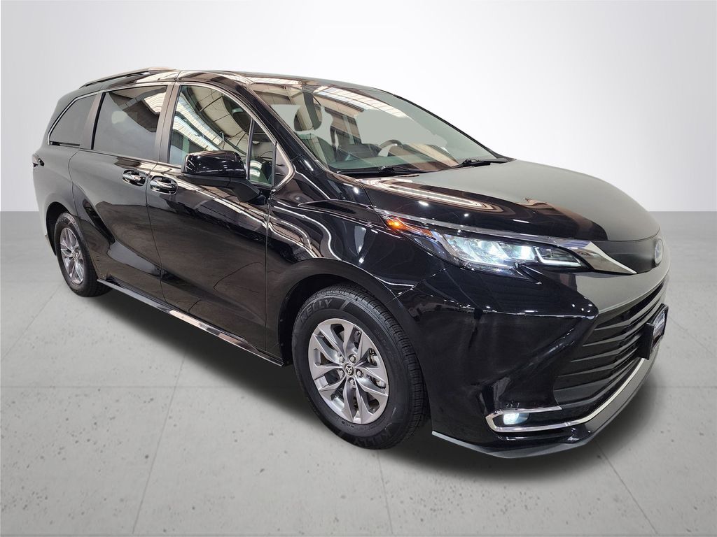 2022 Toyota Sienna XLE