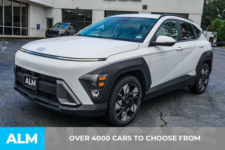 Used 2024 White Hyundai SEL image 3