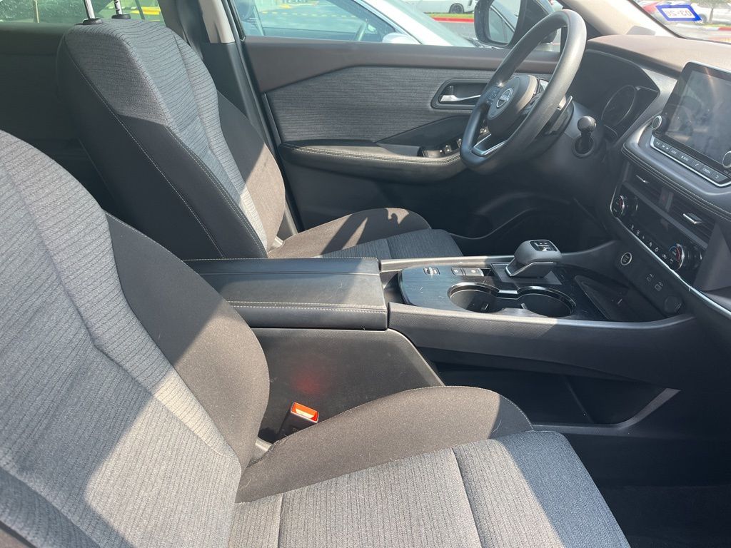 2023 Nissan Rogue SV 4