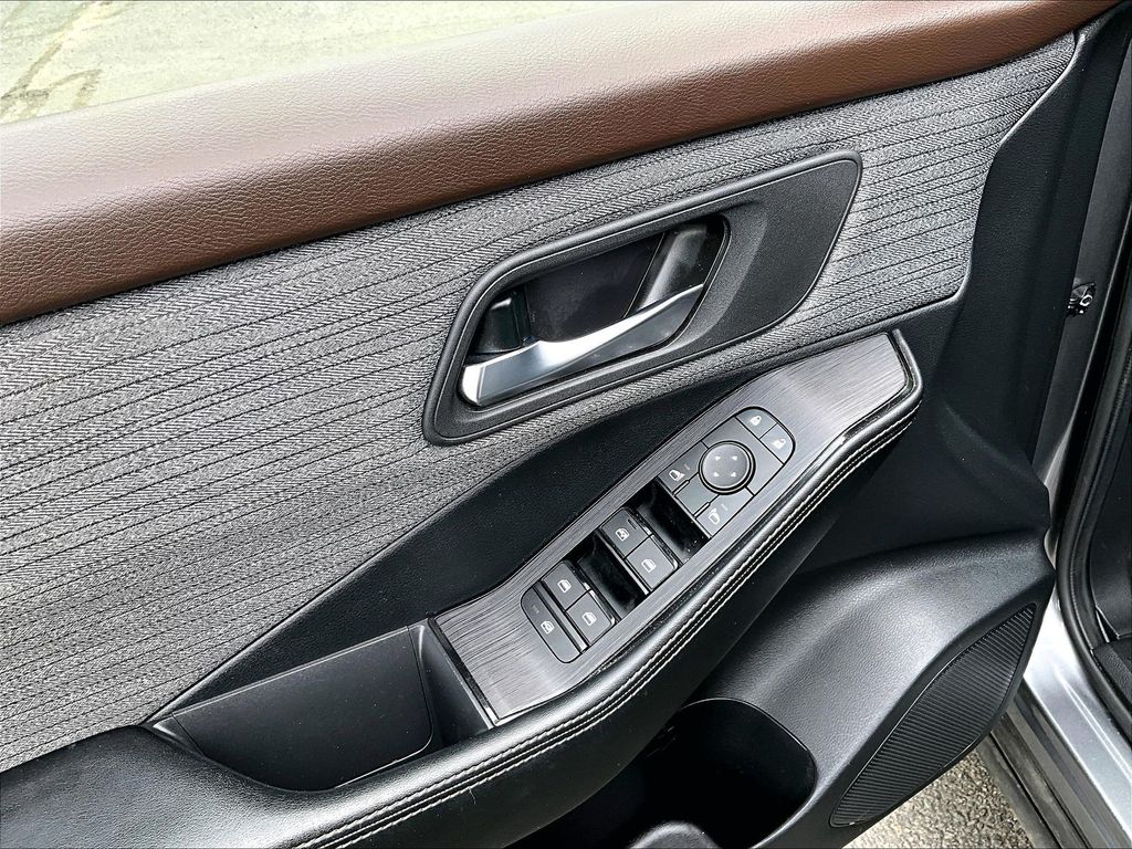 2023 Nissan Rogue — photo 11