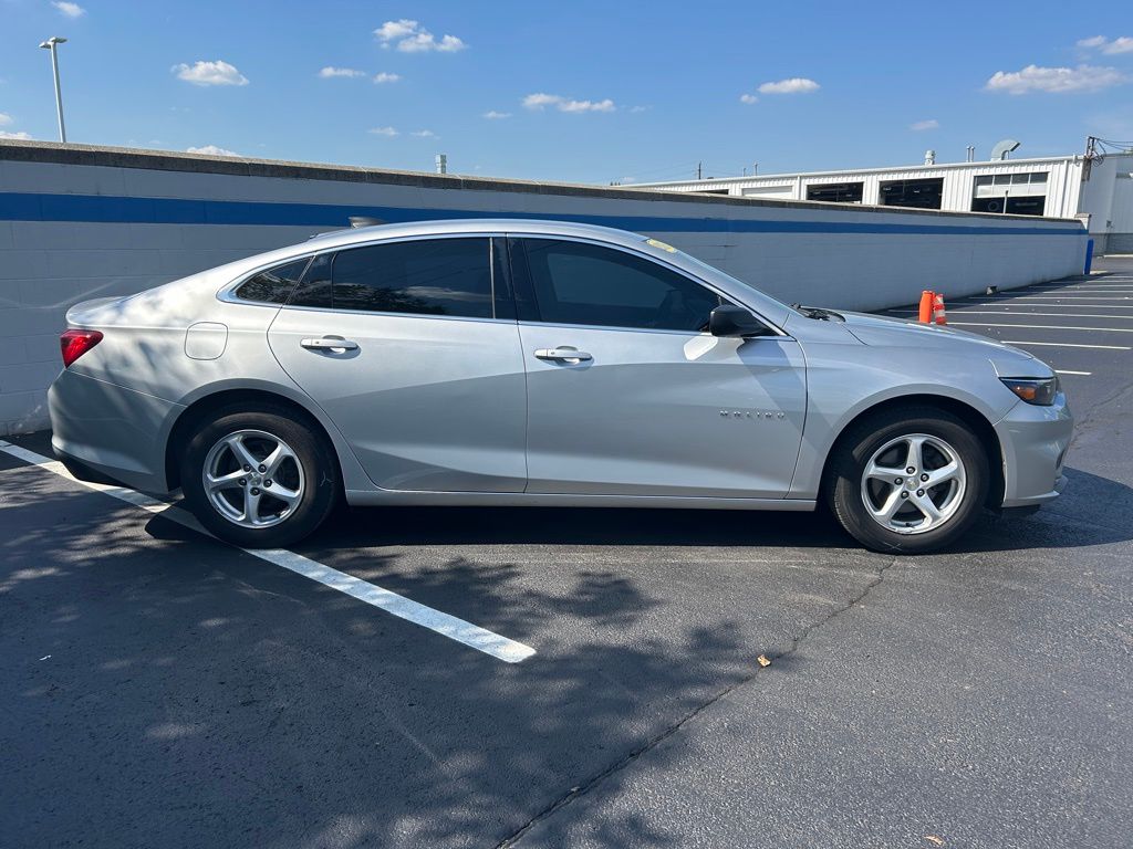 Thumbnail: 2016 Chevrolet Malibu - 6