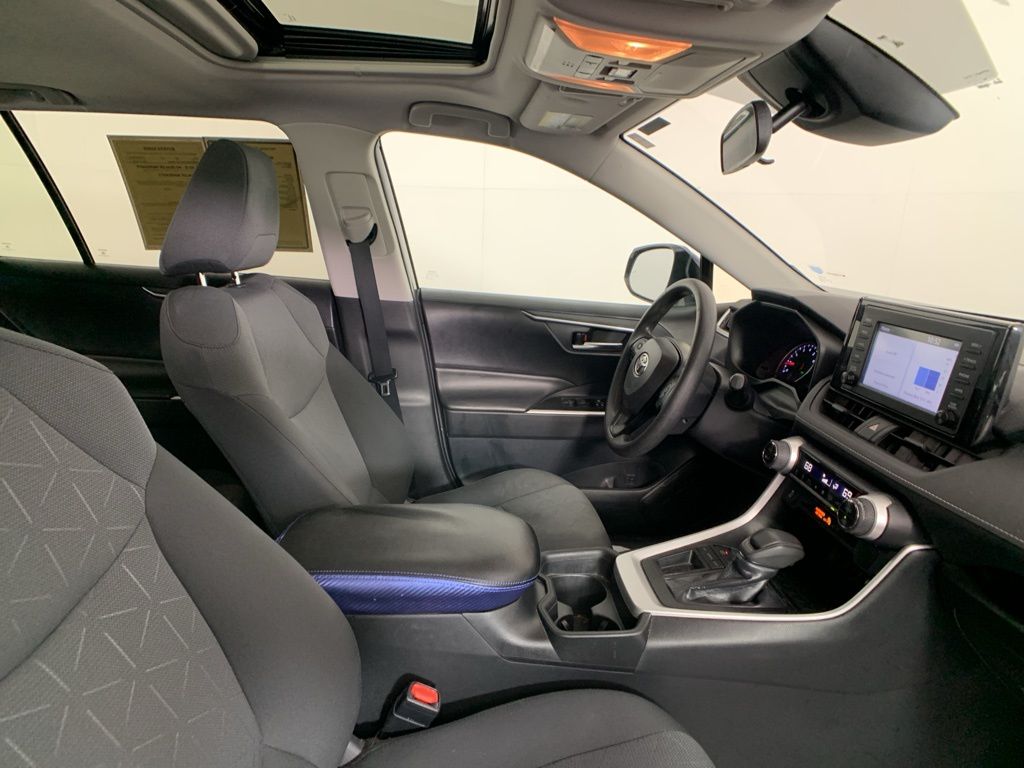 2019 Toyota RAV4 XLE 28