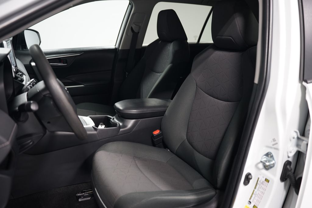 2023 Toyota RAV4 XLE 27