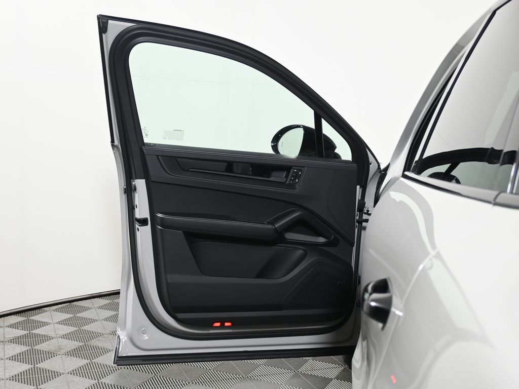 Thumbnail: 2026 Porsche Cayenne - 29