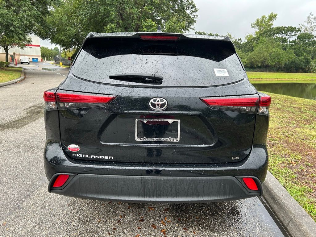 2023 Toyota Highlander LE 4