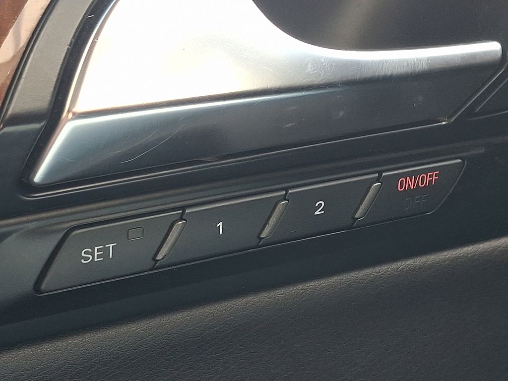 Thumbnail: 2011 Audi Q7 - 25