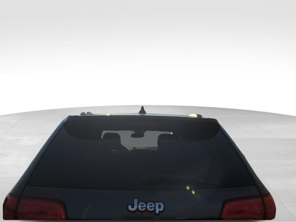 Used 2017 Gray Jeep Limited image 3