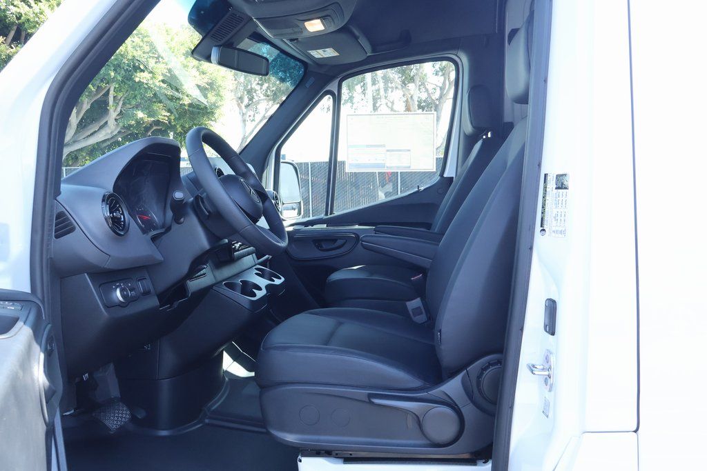 Thumbnail: 2025 Mercedes-Benz Sprinter - 6