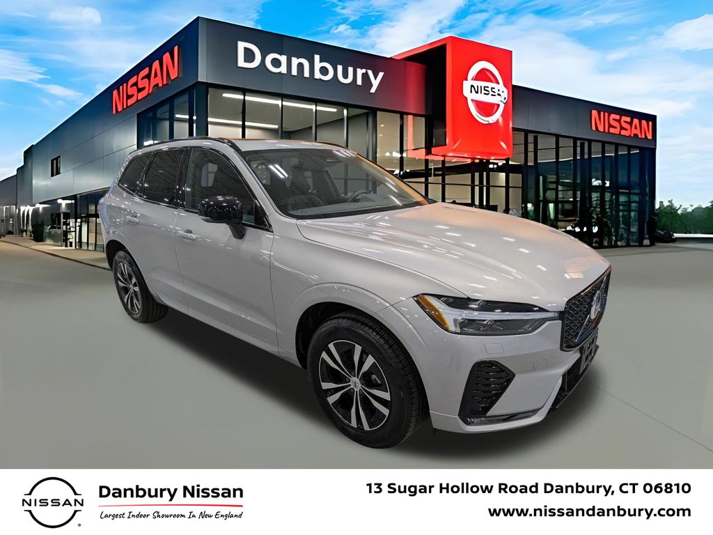 2024 Volvo XC60 B5 Core Dark Theme AWD