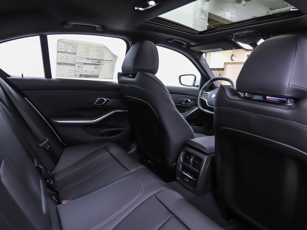 Thumbnail: 2025 BMW 3 Series - 26