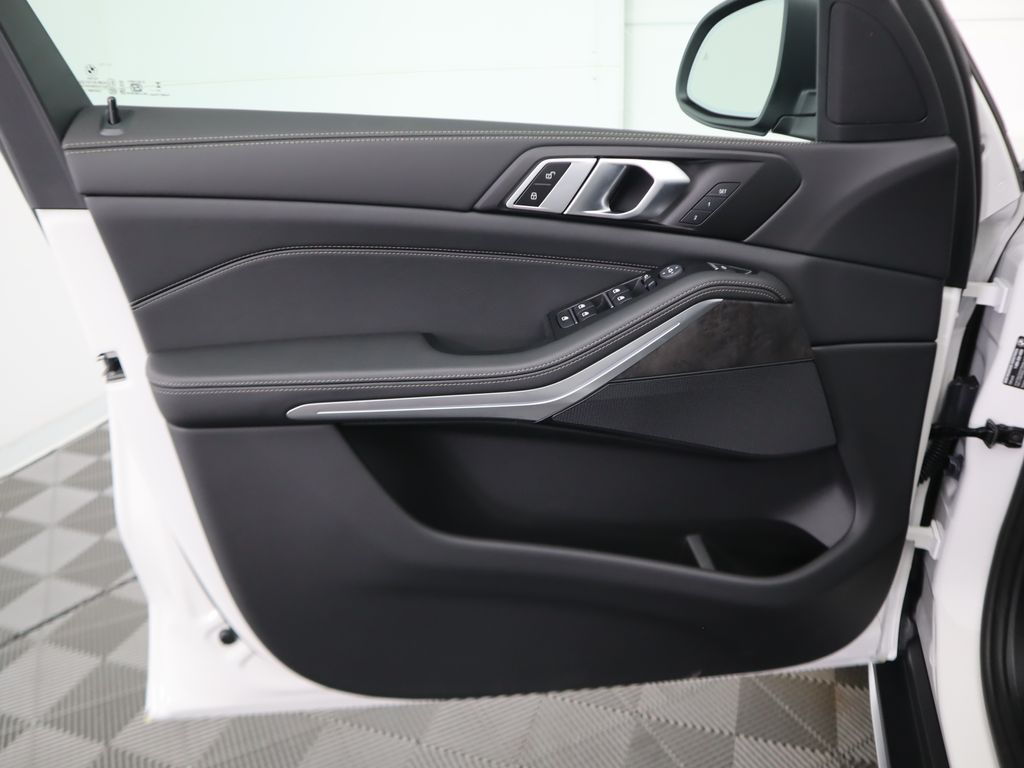 Thumbnail: 2025 BMW X5 - 25