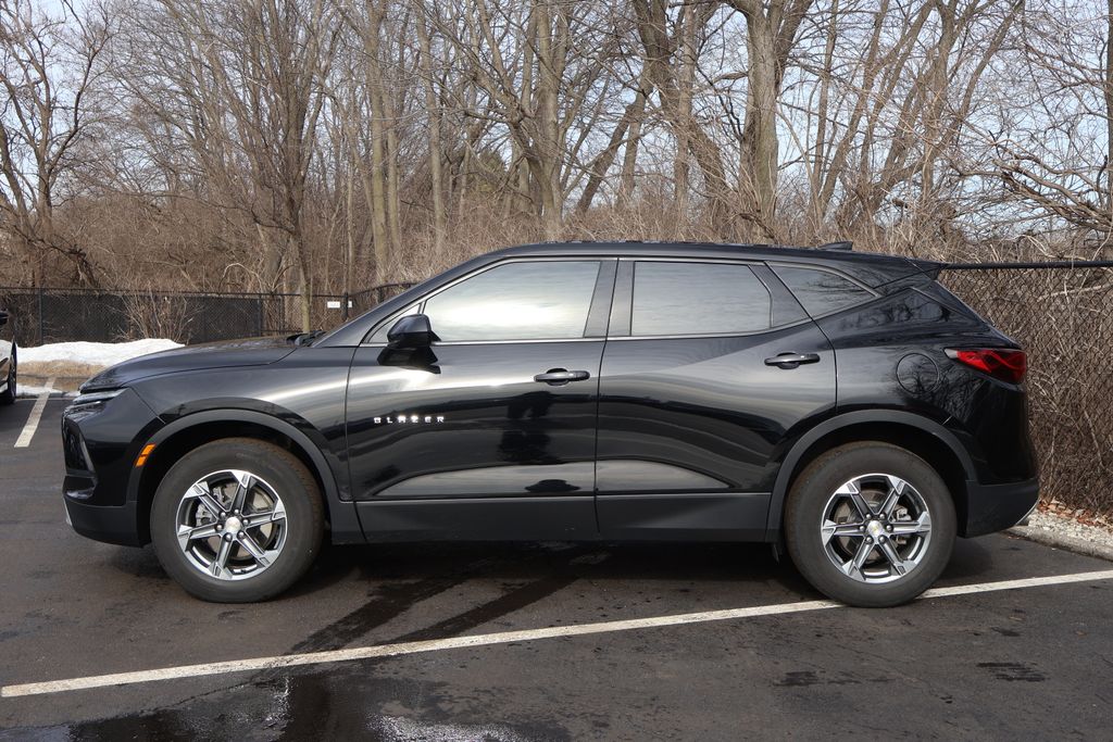 Thumbnail: 2023 Chevrolet Blazer - 4