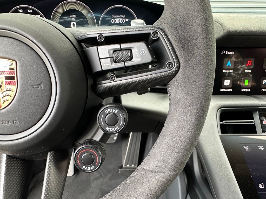 Thumbnail: 2025 Porsche Taycan - 17