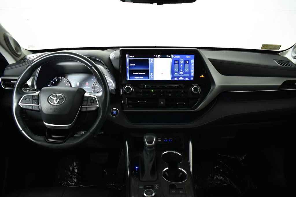 Thumbnail: 2022 Toyota Highlander - 18