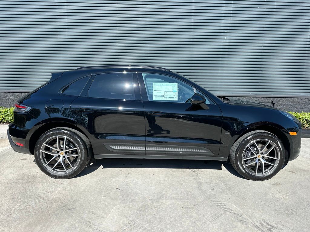 Thumbnail: 2026 Porsche Macan - 10