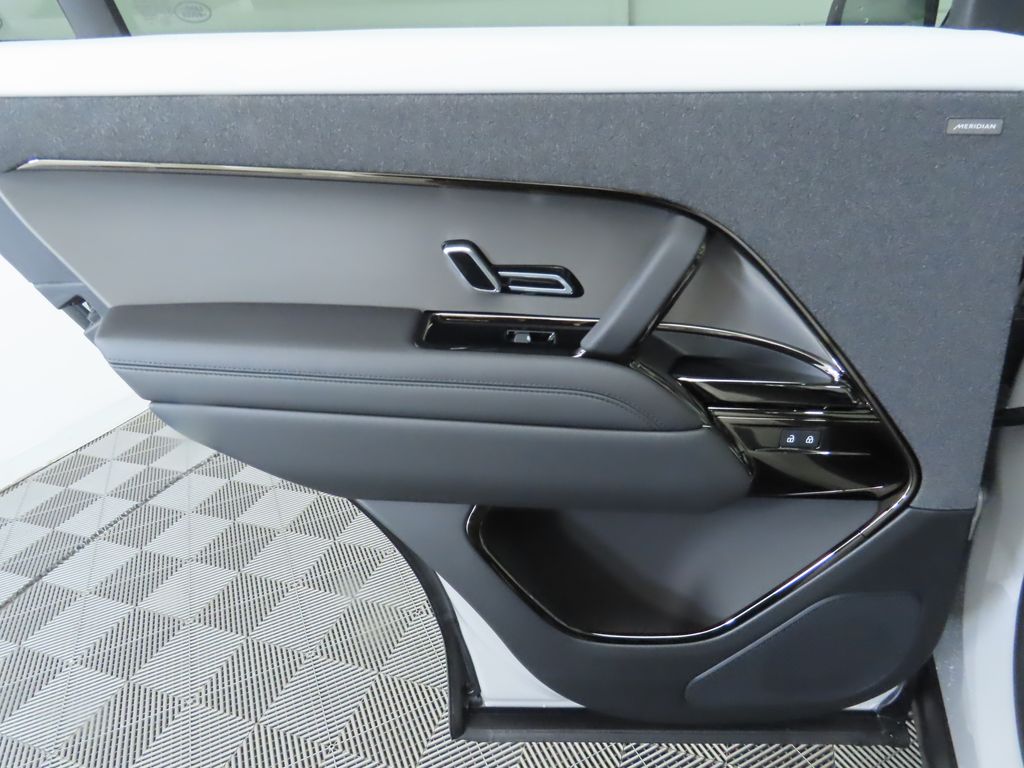 Thumbnail: 2025 Land Rover Range Rover Sport - 28