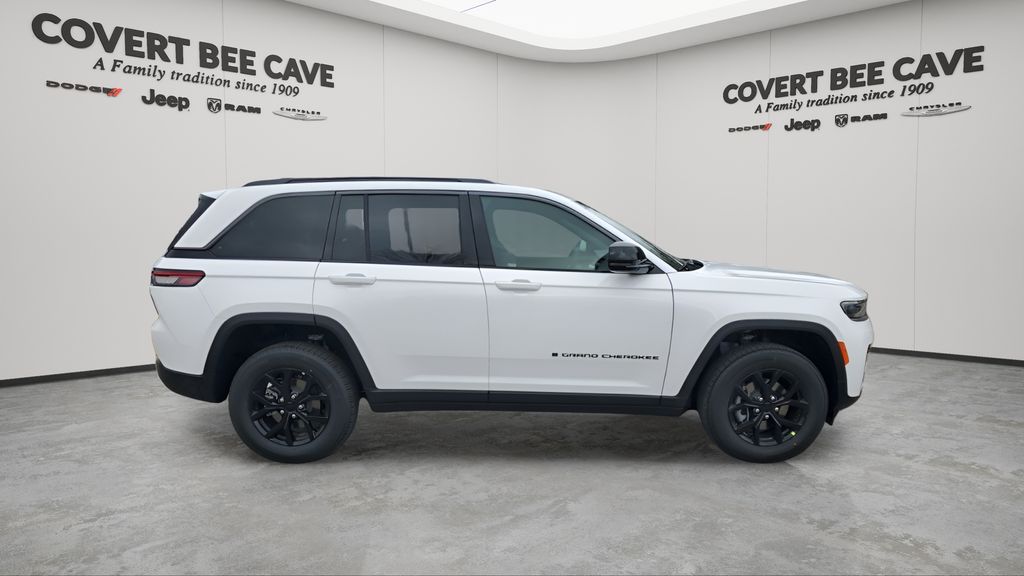 New 2026 White/off-white Jeep Laredo image 11