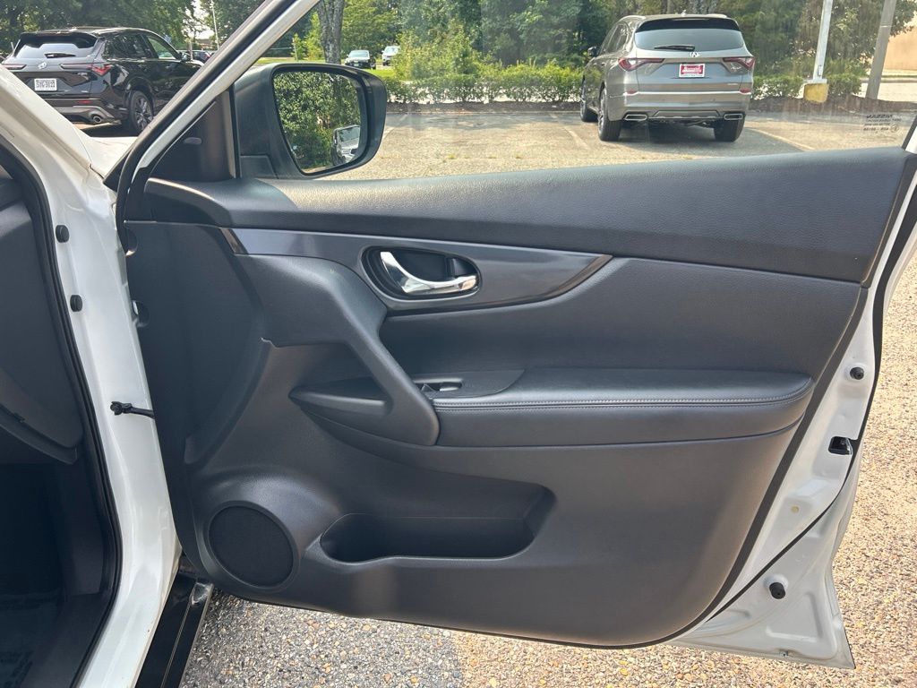 Used 2018 White Nissan SV image 25