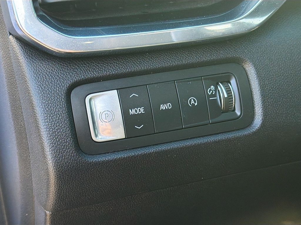 Used 2024 Blue GMC Denali image 10