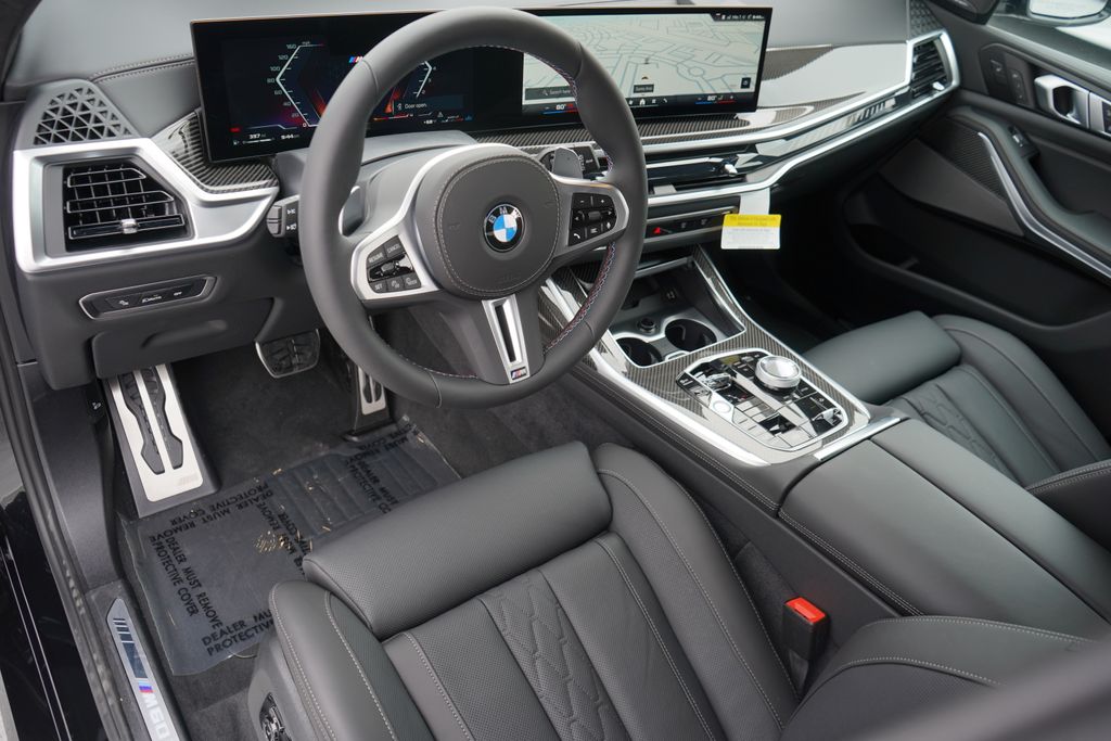 2025 BMW X7 M60i 12