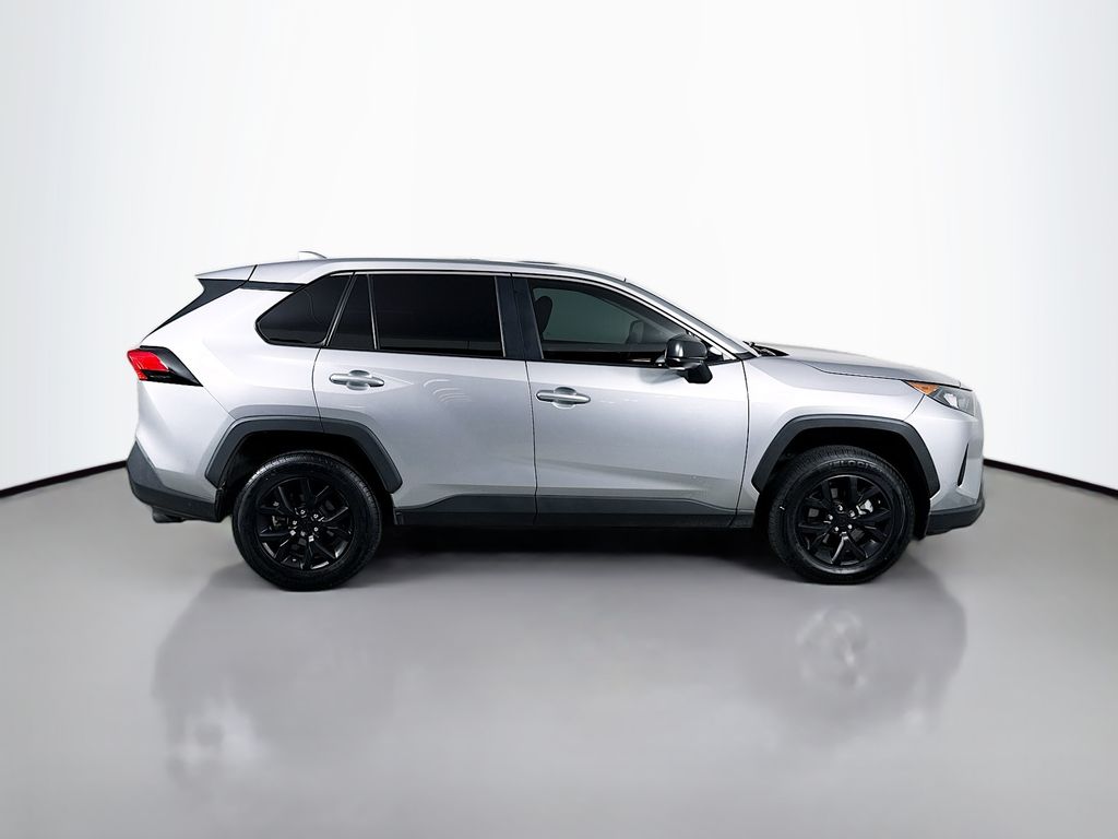 Thumbnail: 2022 Toyota RAV4 - 4