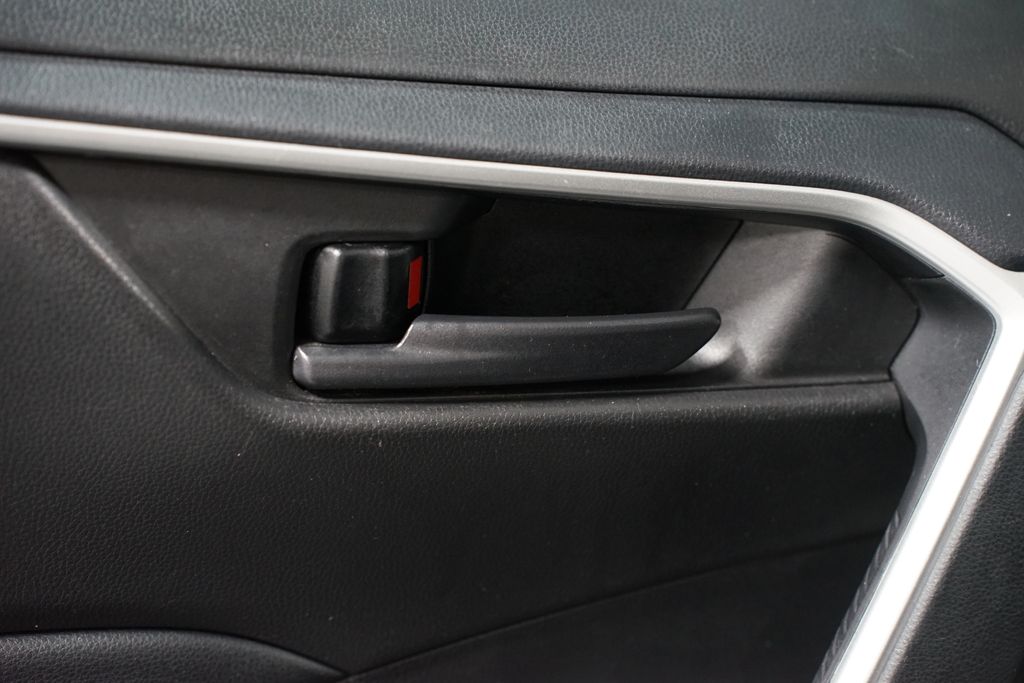 Thumbnail: 2021 Toyota RAV4 - 29