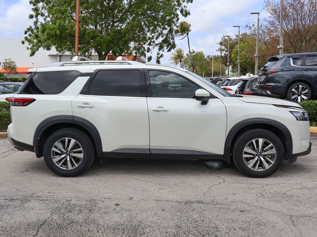 Used 2024 White Nissan SL image 19