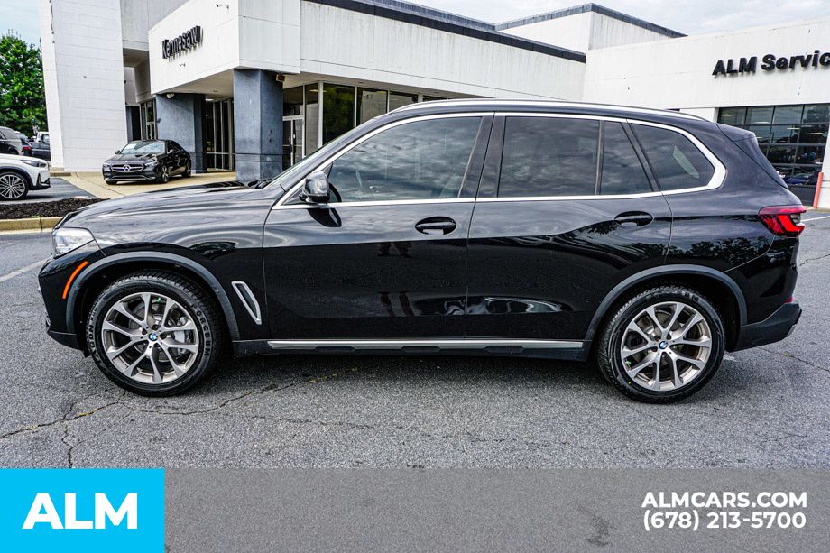 Used 2021 Black BMW sDrive40i image 6
