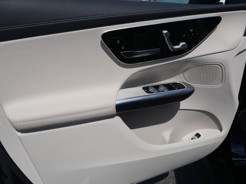 Thumbnail: 2024 Mercedes-Benz GLC - 16