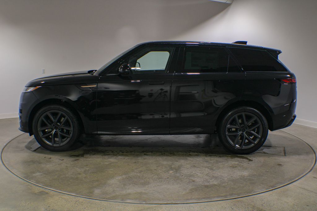 New 2026 Black Land Rover Dynamic SE image 3
