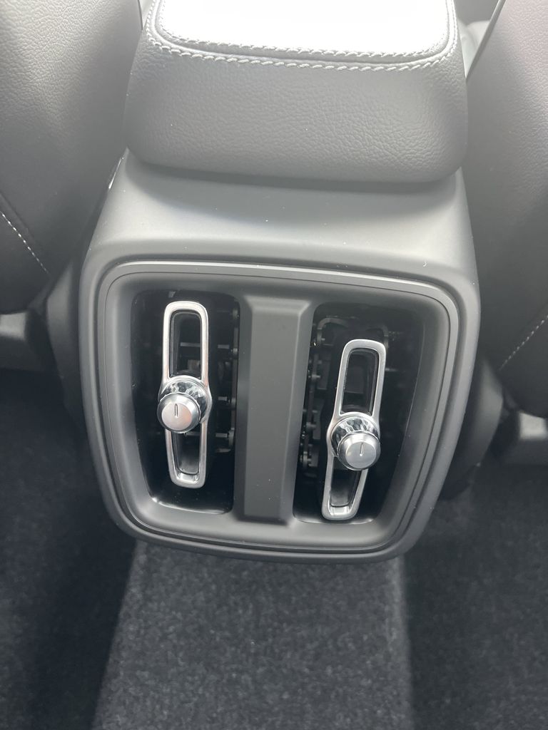 2025 Volvo XC40 B5 Plus Bright Theme photo