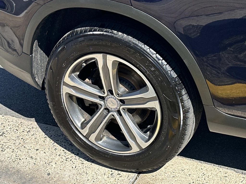 Thumbnail: 2017 Mercedes-Benz GLC - 17