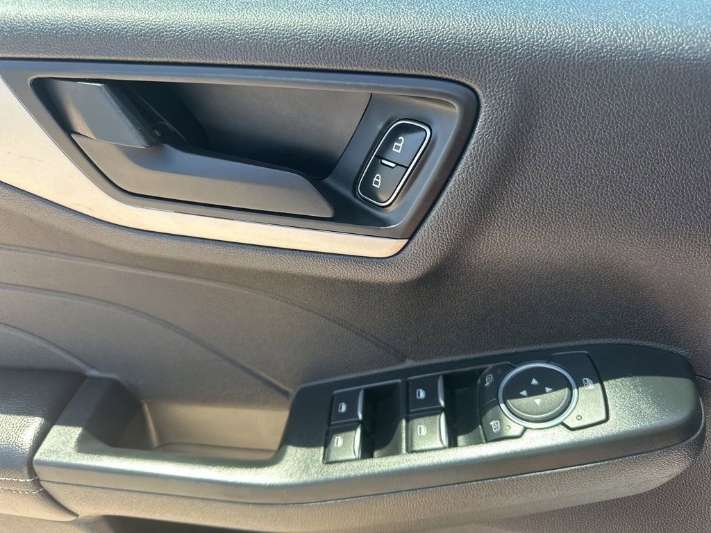 2022 Oxford White Ford Escape SE FWD SUV