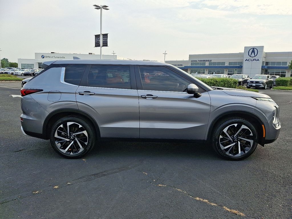 Thumbnail: 2022 Mitsubishi Outlander - 7