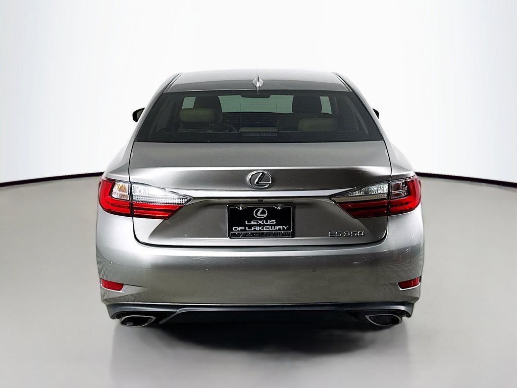 Thumbnail: 2017 Lexus ES - 6
