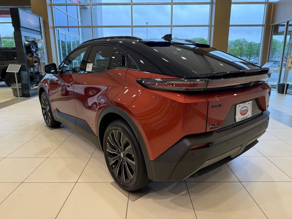 Thumbnail: 2026 Toyota C-HR - 3