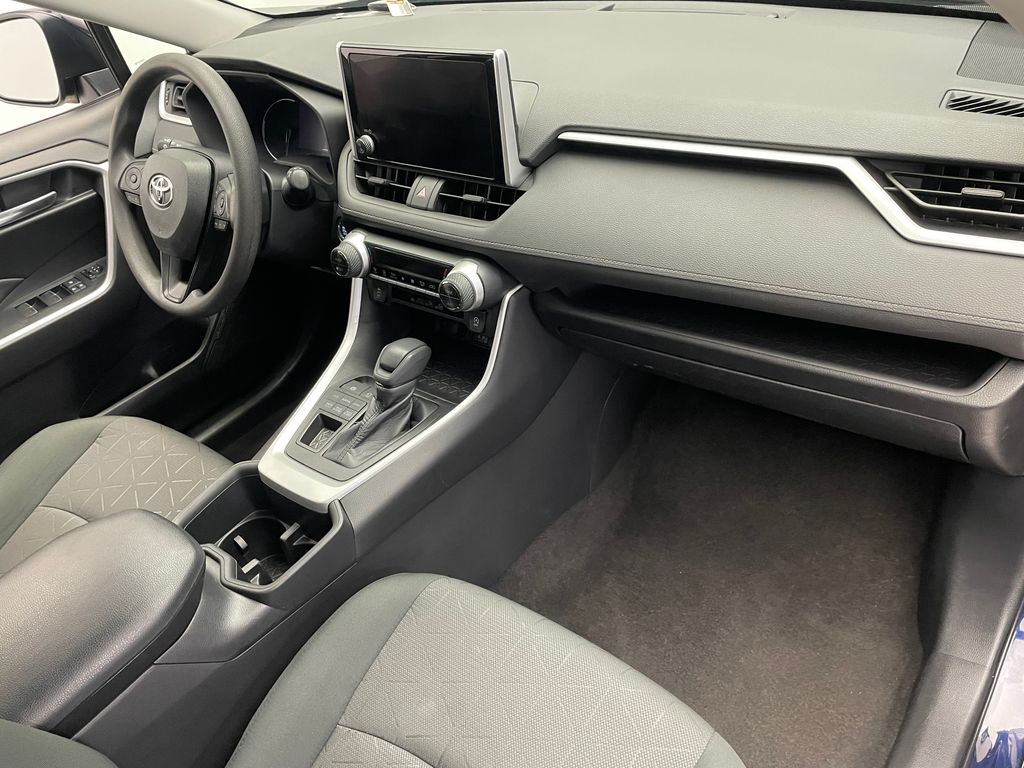 2023 Toyota RAV4 XLE 16