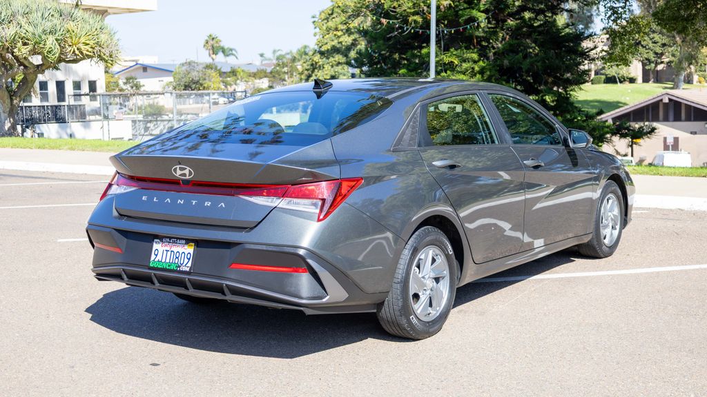 Used 2024 Hyundai Elantra SE 4D Sedan