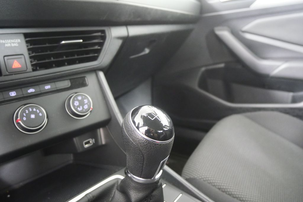Thumbnail: 2019 Volkswagen Jetta - 22