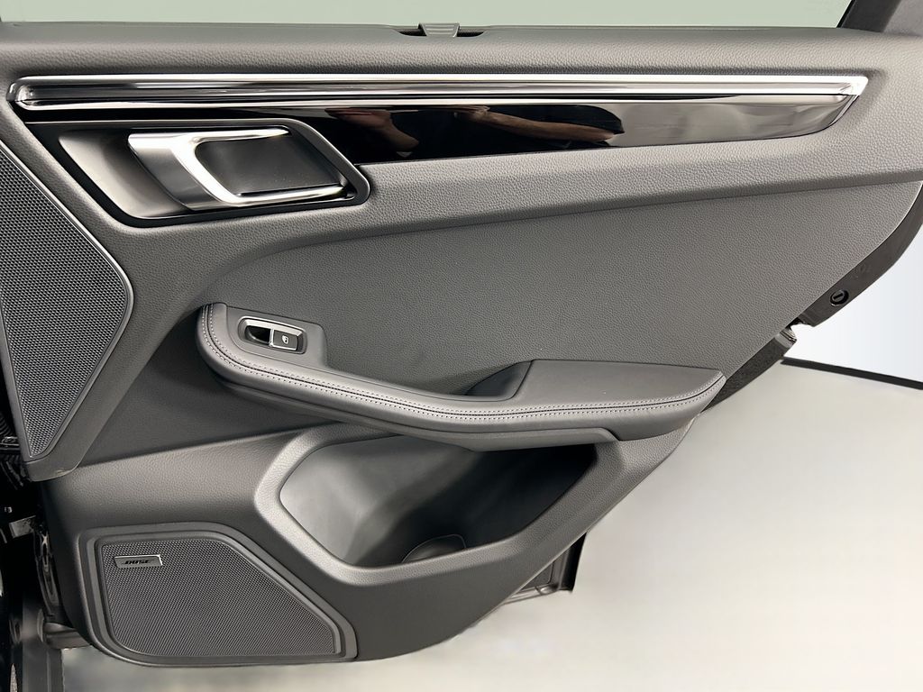 Thumbnail: 2026 Porsche Macan - 28