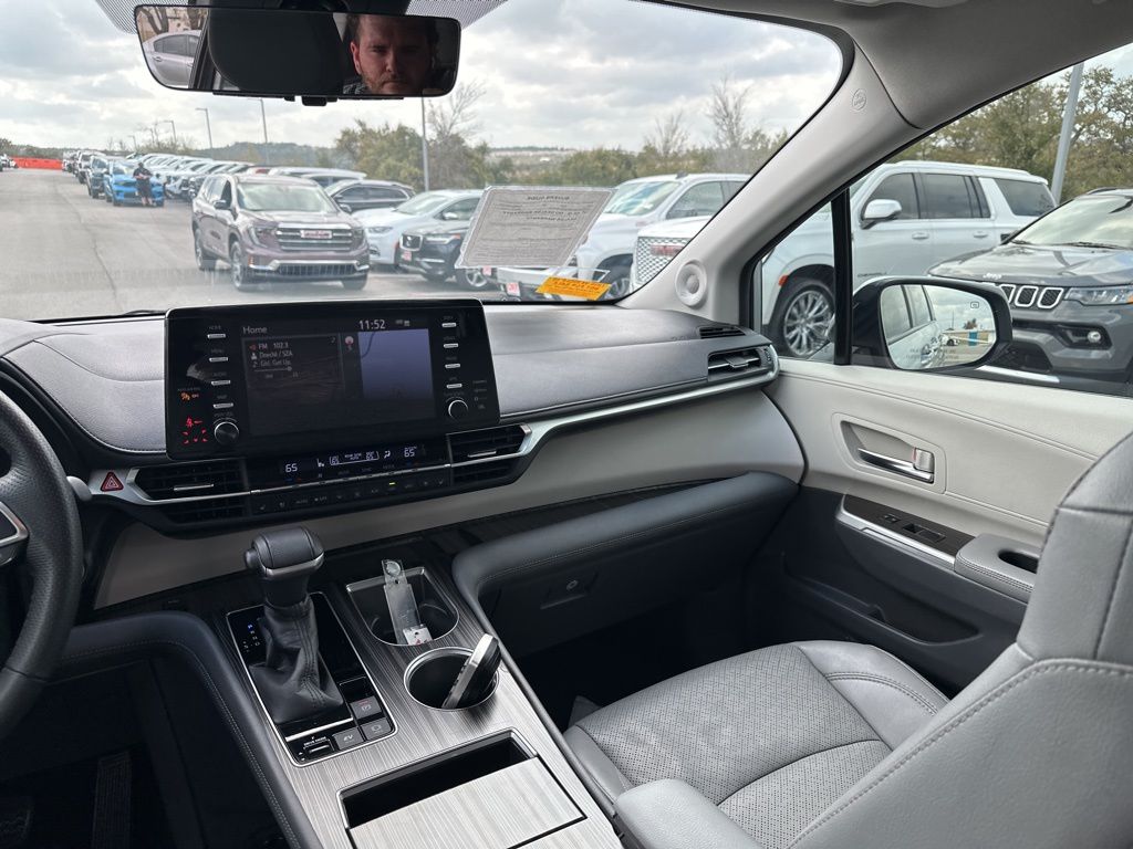 Used Car 2021 Toyota Sienna  For Sale Under $35,000 In Austin, Texas