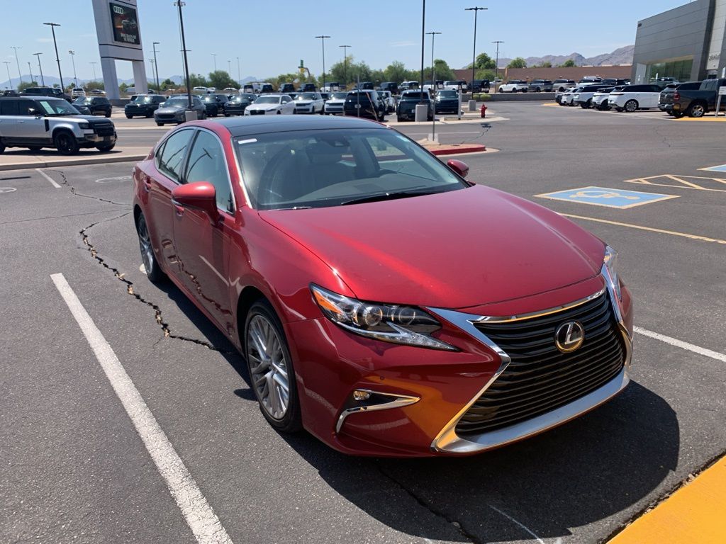 Thumbnail: 2017 Lexus ES - 3
