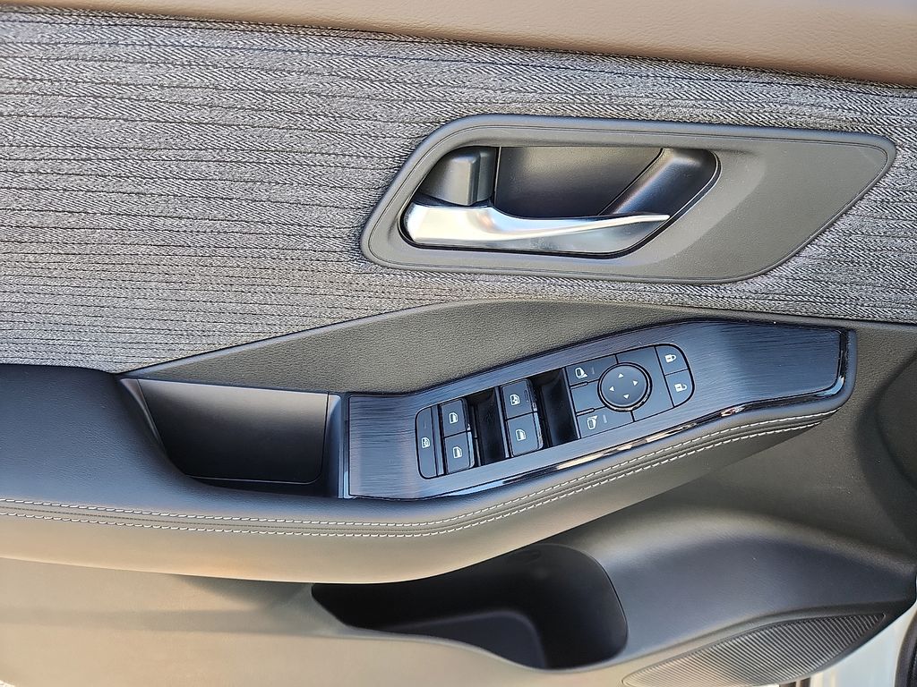 Thumbnail: 2023 Nissan Rogue - 13