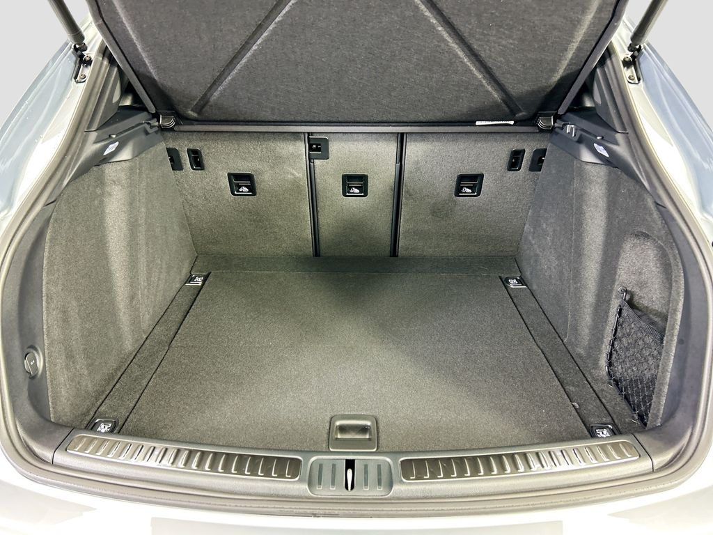 Thumbnail: 2026 Porsche Macan - 29